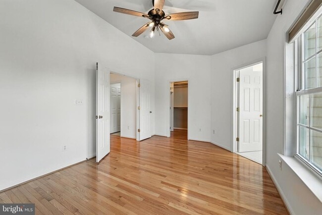 Building Photo - 3363 Beechcliff Dr