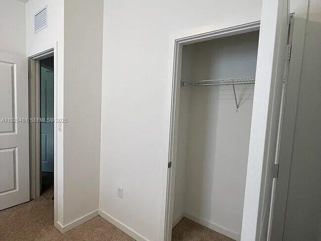 Building Photo - 493 NE 4th St