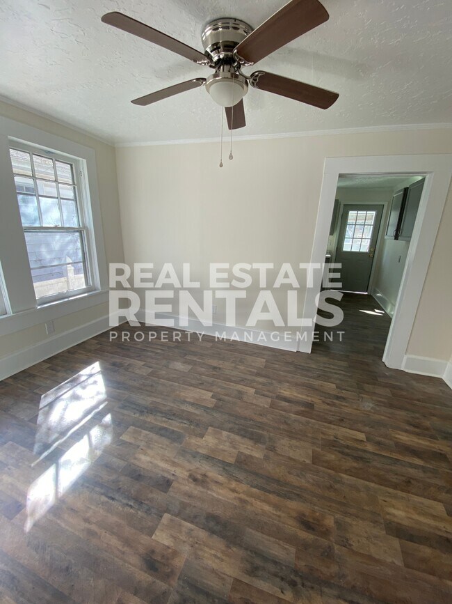 Building Photo - 502 5th Ave NW