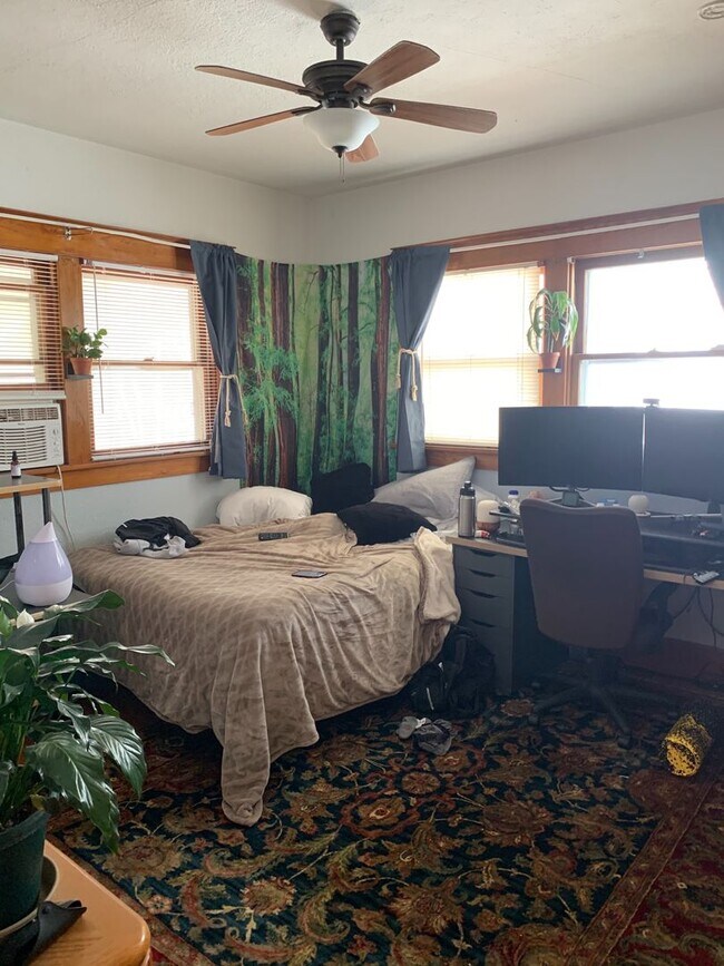 Building Photo - PRE-LEASING FOR JUNE