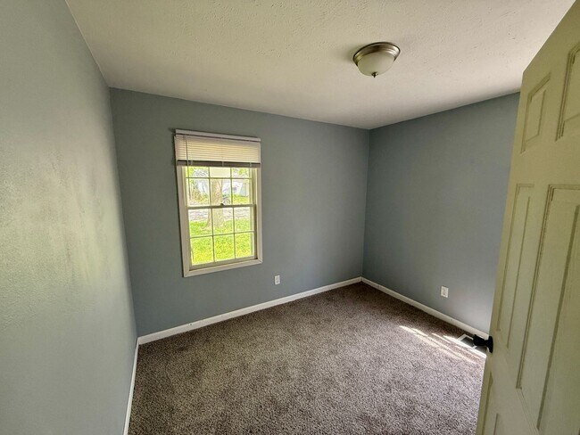 Building Photo - 3 Bed 1 Bath Home - Vouchers Accepted
