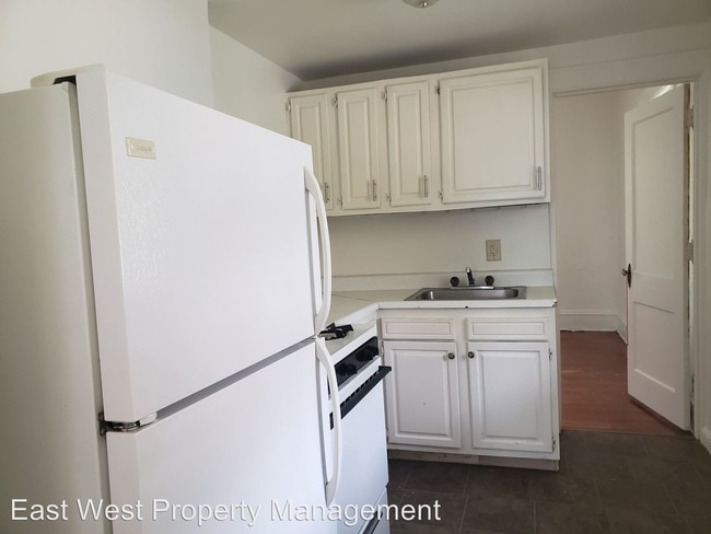 Building Photo - 1529 E 2nd St