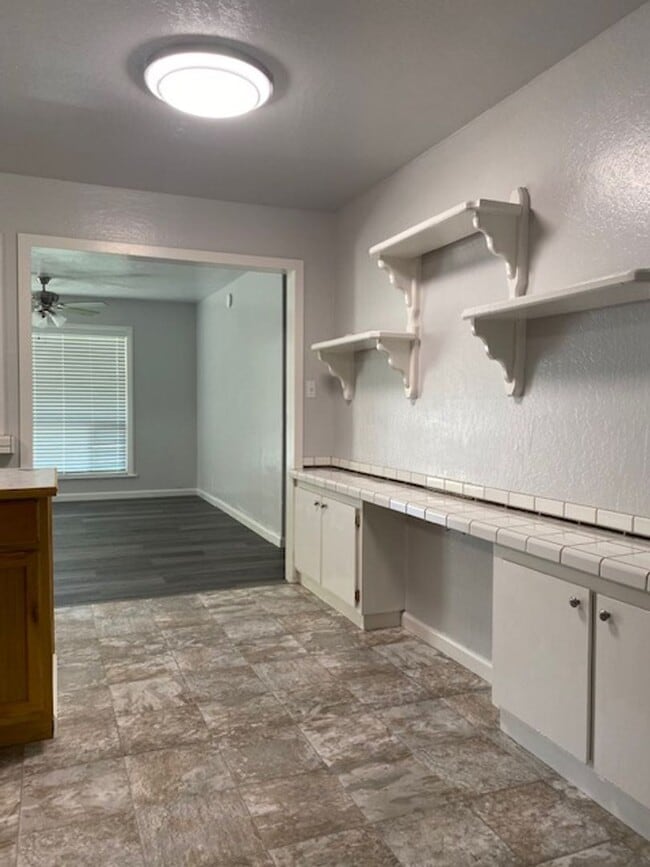 Building Photo - Spacious Home w/ Pool in East Redding!!