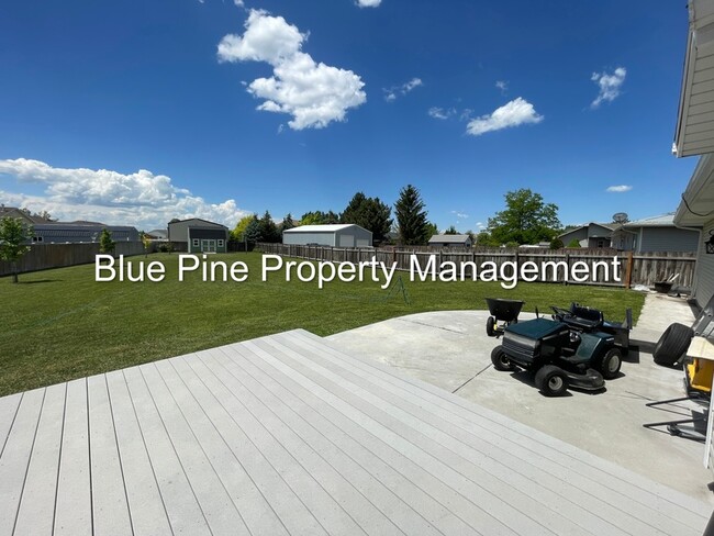 Building Photo - 810 Tennis Ct Dr