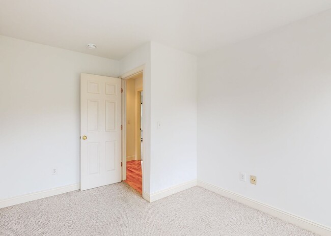 Building Photo - Charming 3BR/ 1.5BA South Portland Residence