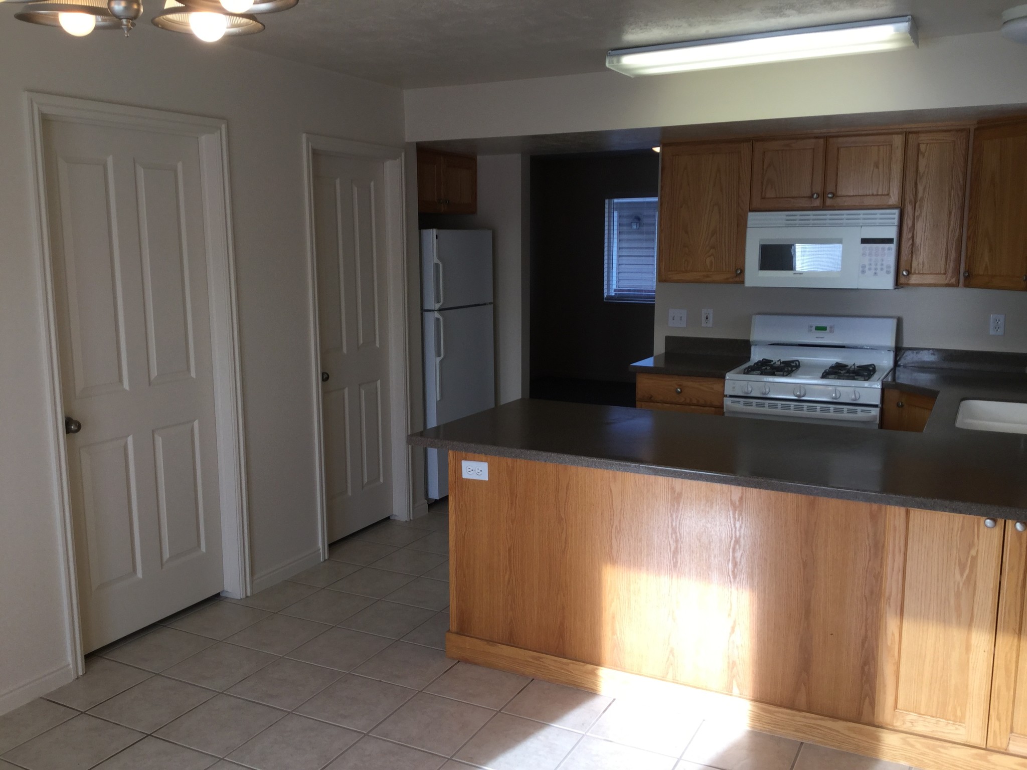 Building Photo - 479 Raven Way