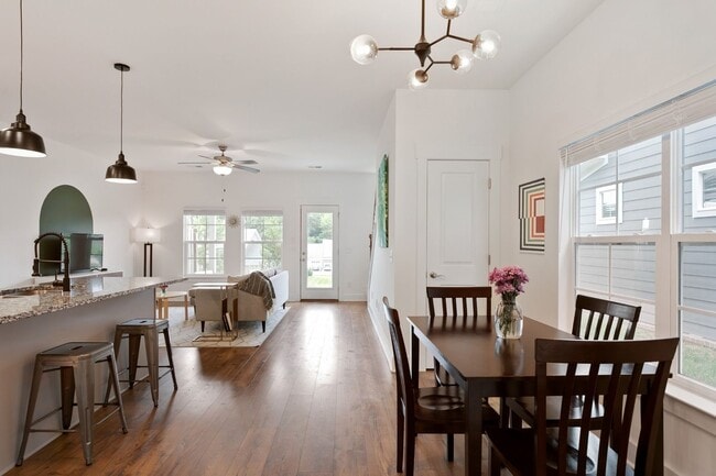 Building Photo - Franklin Townhome For Lease