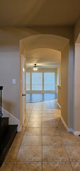 Building Photo - 900 Hidden Springs Ct