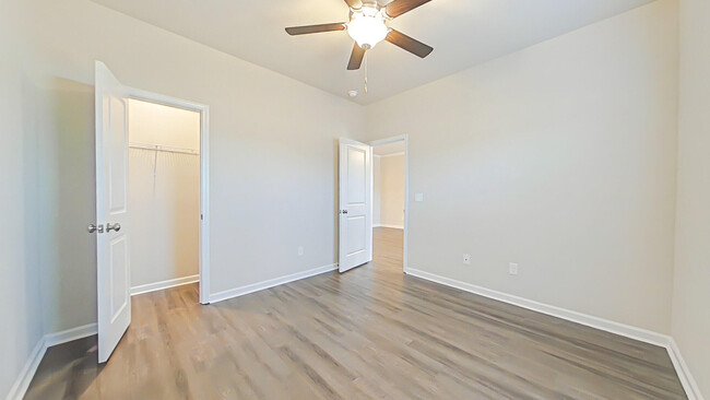 Building Photo - 5082 Samuel Rd