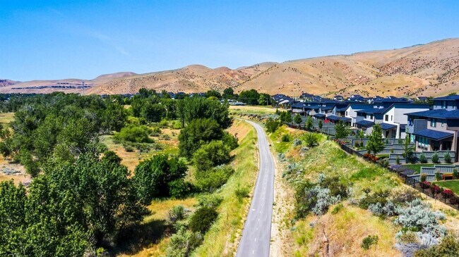 Building Photo - Stunning Modern Home Near NE Foothills | Mountain Views | Designer Finishes