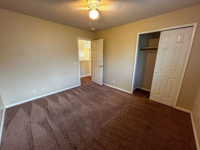 Building Photo - Rare 5 Bedroom in Crystal Knoll Georgetown