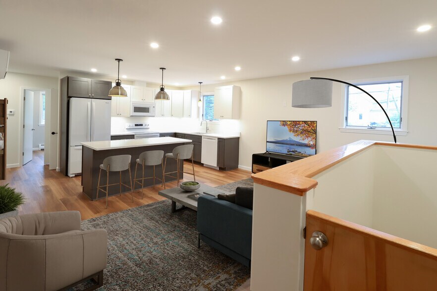 Primary Photo - 6 Bennett Rd