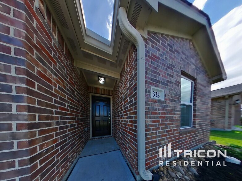 Building Photo - 332 Summer Horse Dr