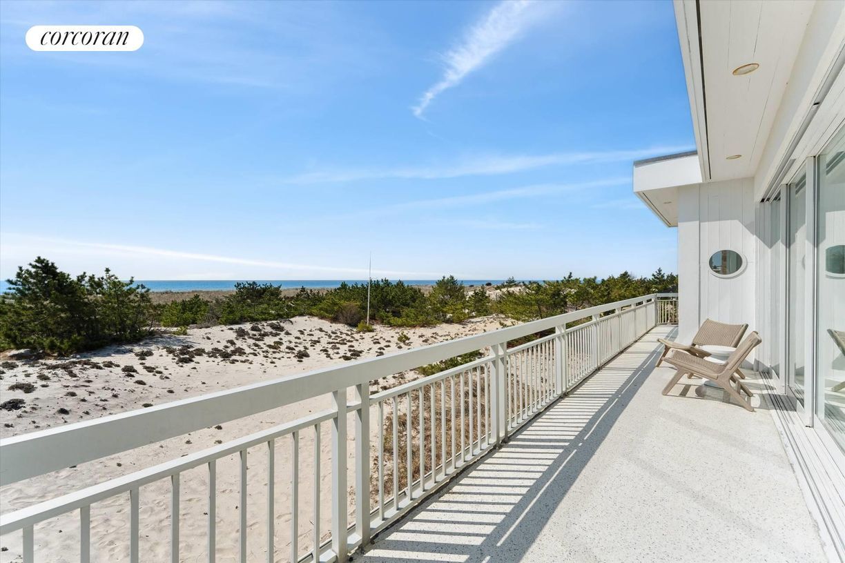 Building Photo - 413B Dune Rd