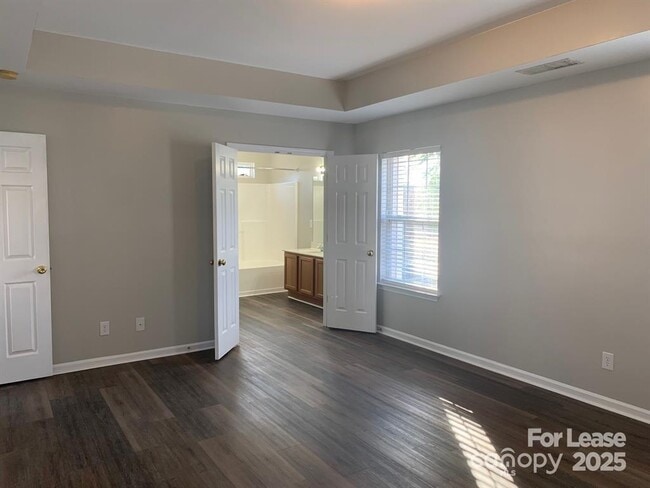 Building Photo - 175 Devon Forrest Dr