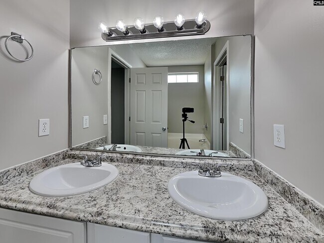 Building Photo - 149 Fox Grove Cir
