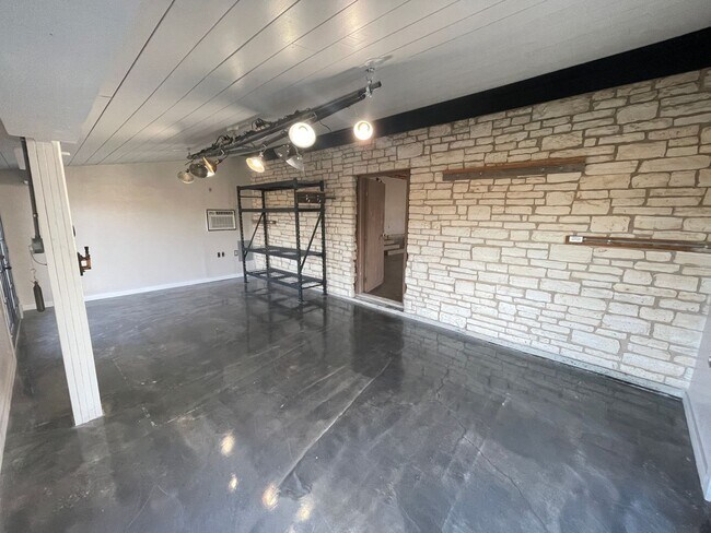Building Photo - 552 Lawson Ln