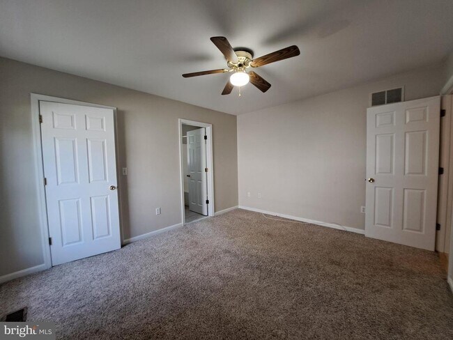 Building Photo - 107 Strawberry Way