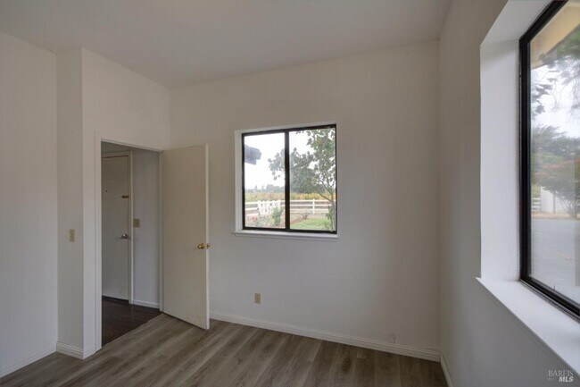 Building Photo - 201 (20300 Arnold)