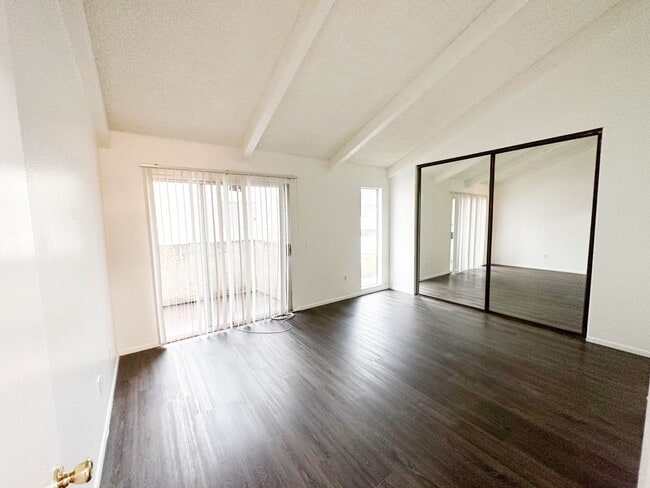 Building Photo - Townhome AVAILABLE NOW in Colton. 2 Bed / 2 Bath Floorplan  + Garage!
