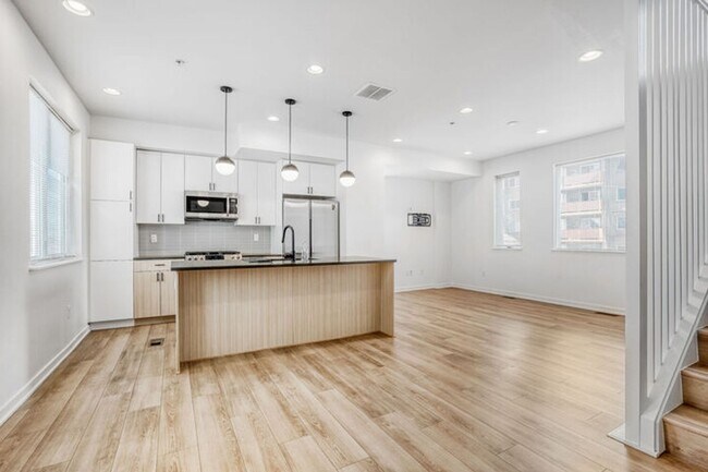 Building Photo - 3101 W 47th Ave