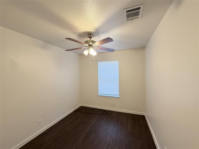 Building Photo - 124 Estate Cove