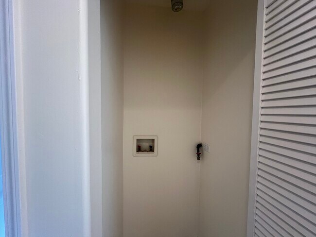 Building Photo - 7748 S Yates Blvd