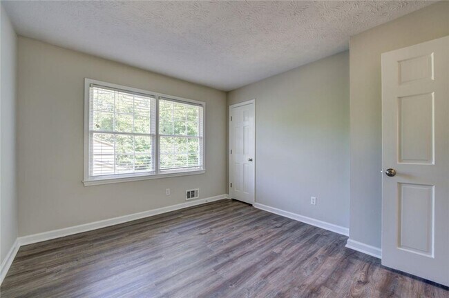 Building Photo - 4566 Mountain Creek Dr