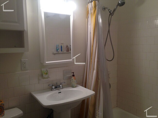 Building Photo - No Fee! Parking, Heat and Hot Water Included! Renovated, Sunny and Spacious!  Cat Friendly! Prime...