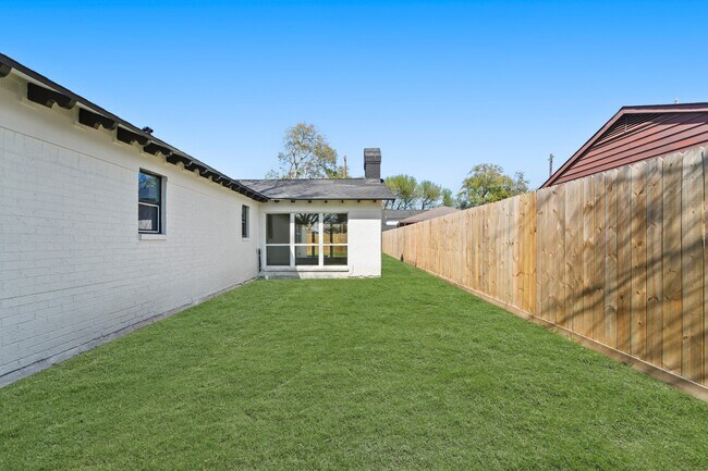 Building Photo - 10722 Lynbrook Dr