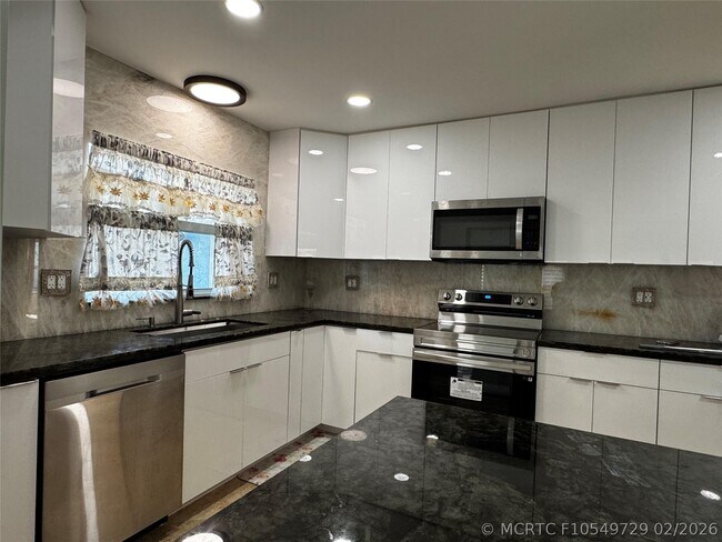 Building Photo - 4250 NW 9th Ct