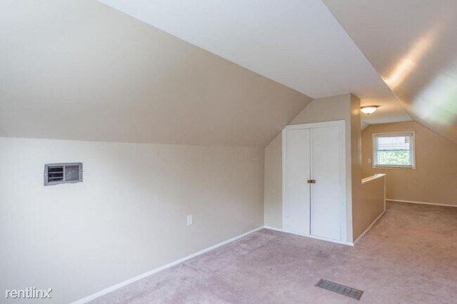 Building Photo - 3017 Atwood Terrace