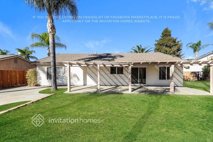 Building Photo - 23195 Twinflower Ave