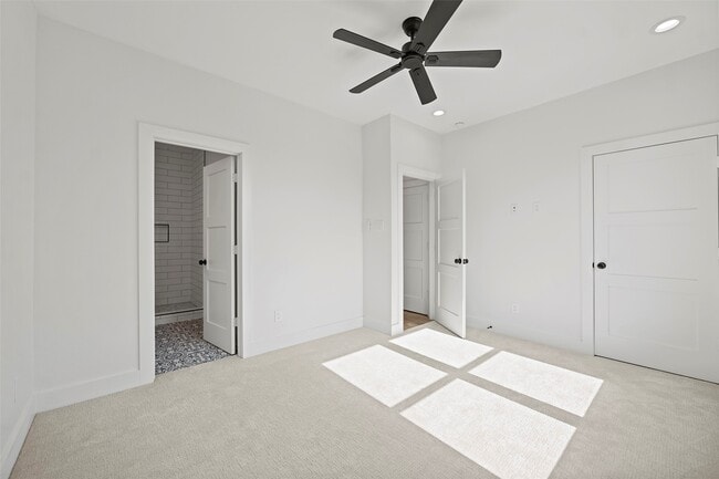 Building Photo - 8419 Venus St