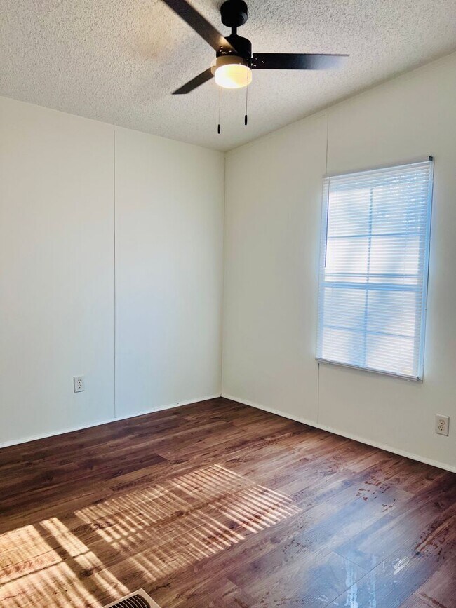 Building Photo - 4BR Home - Recently Updated - Available Soon!