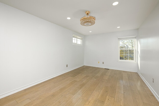 Building Photo - 4025 Rolling Meadow Ln