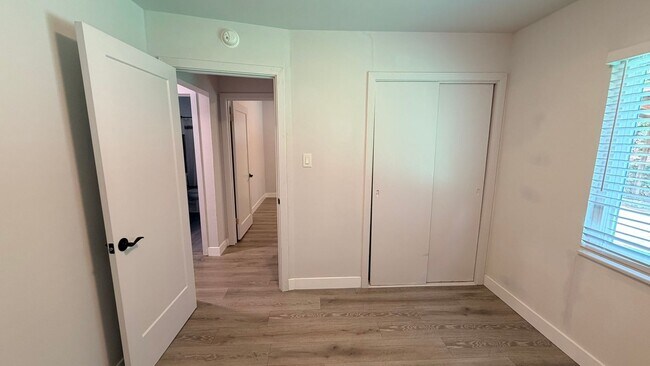 Building Photo - Pleasant Hill! Beautiful remolded 3 bedroom 1 bath single family home excellent neighborhood!