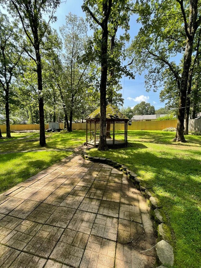 Building Photo - Sherwood Oasis