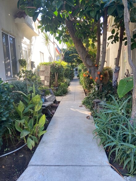 Tranquil garden walkway to your own front door - 630 N Plymouth Blvd