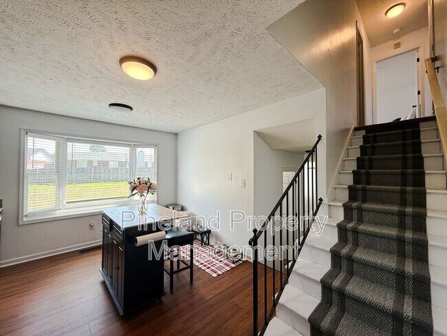 Building Photo - 815 Zapata Ln