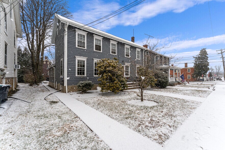 Building Photo - 22 Park Ave