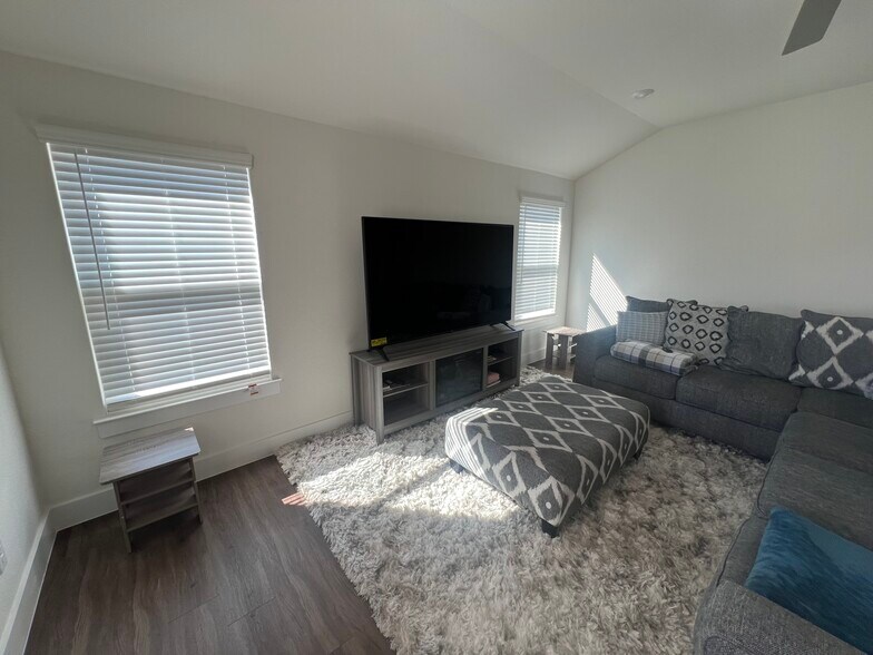 Building Photo - 258 Fawn Ridge Dr