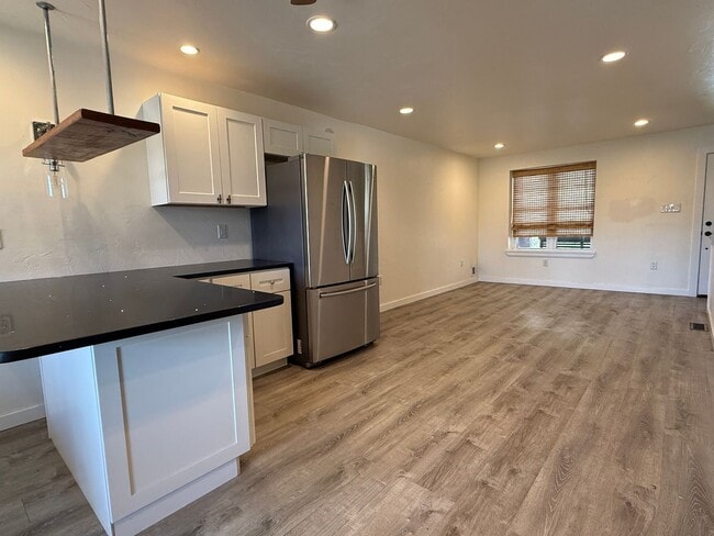 Building Photo - Charming Riverfront 2BR Walking Distance t...