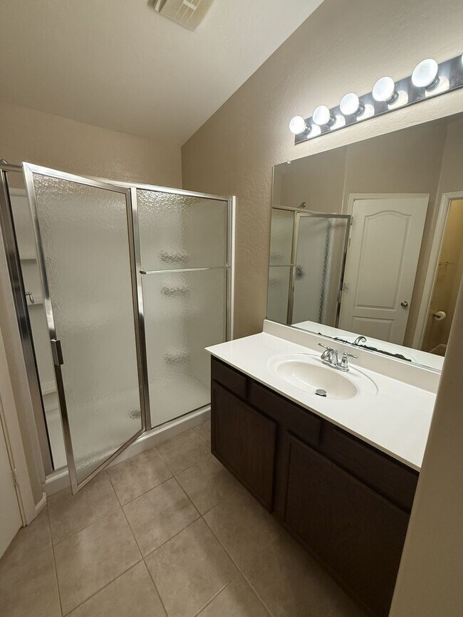 Building Photo - 40397 W Sanders Way