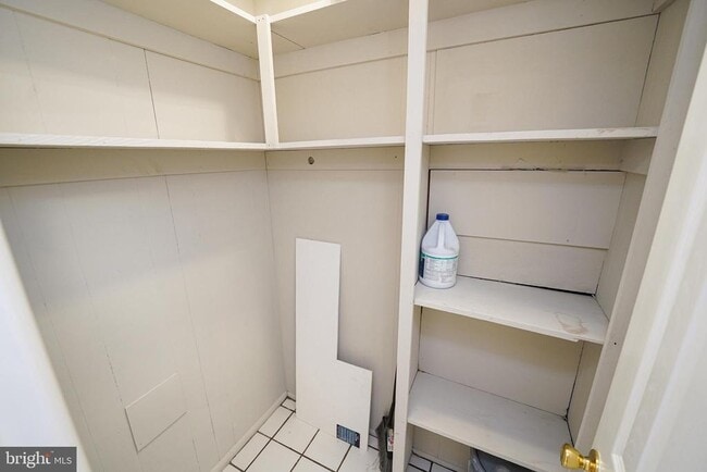 Building Photo - 305 E Pine St