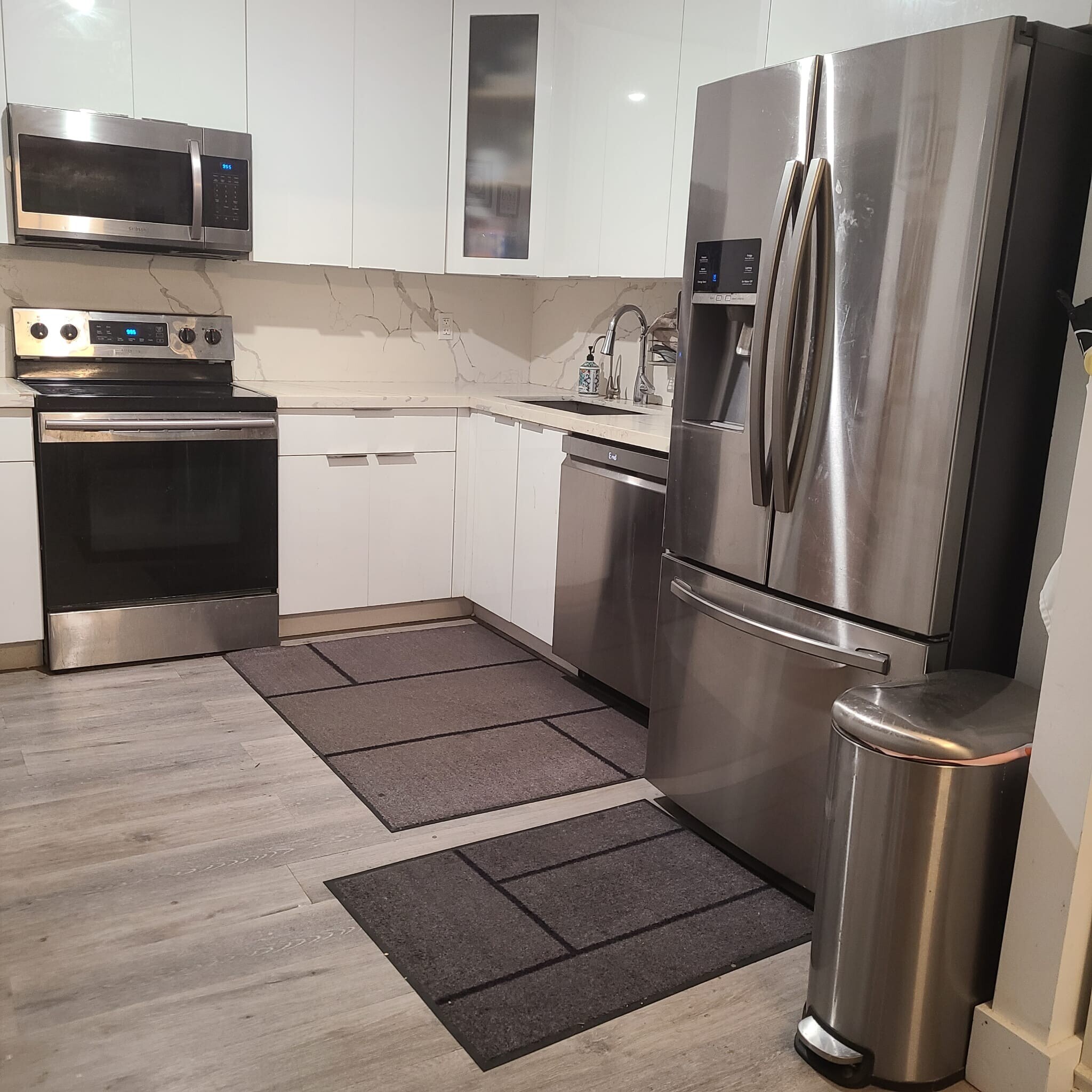 Kitchen - 2401 S Ocean Dr
