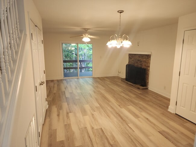 Building Photo - 28 Mountain View Ct