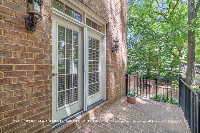 Building Photo - Luxurious 4 Bedroom, 5.5 Bathroom Townhome on Prestigious Queens Road. Contact (980) 315-3645 for...