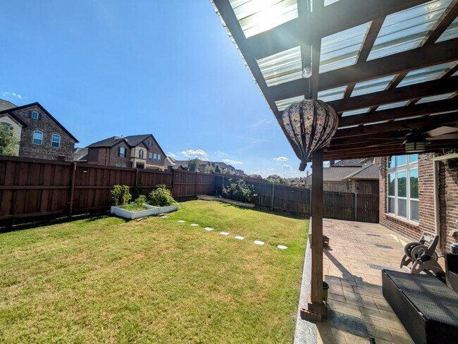 Building Photo - 2472 Twin Oaks Dr