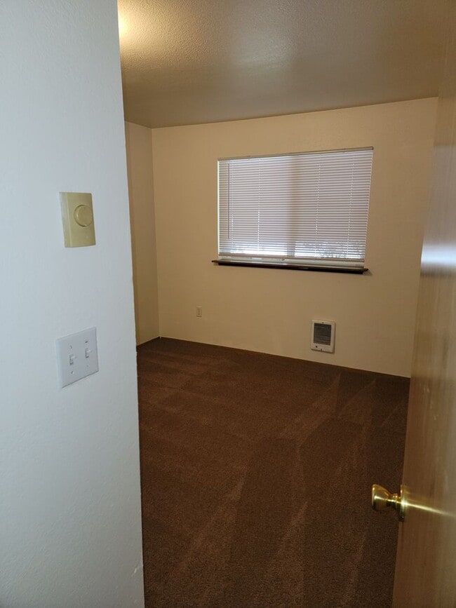 Building Photo - 5805-07 Mt Tacoma